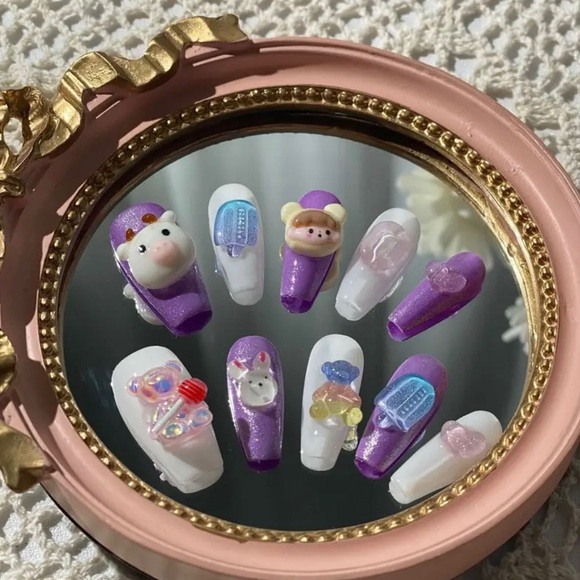 Handmade Charm Press-On Nails cute charms, purple & white (Free Glue included!) - Picture 4 of 5